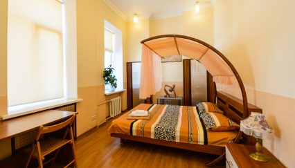 Квартира посуточно Малая Житомирская 5 (526) 